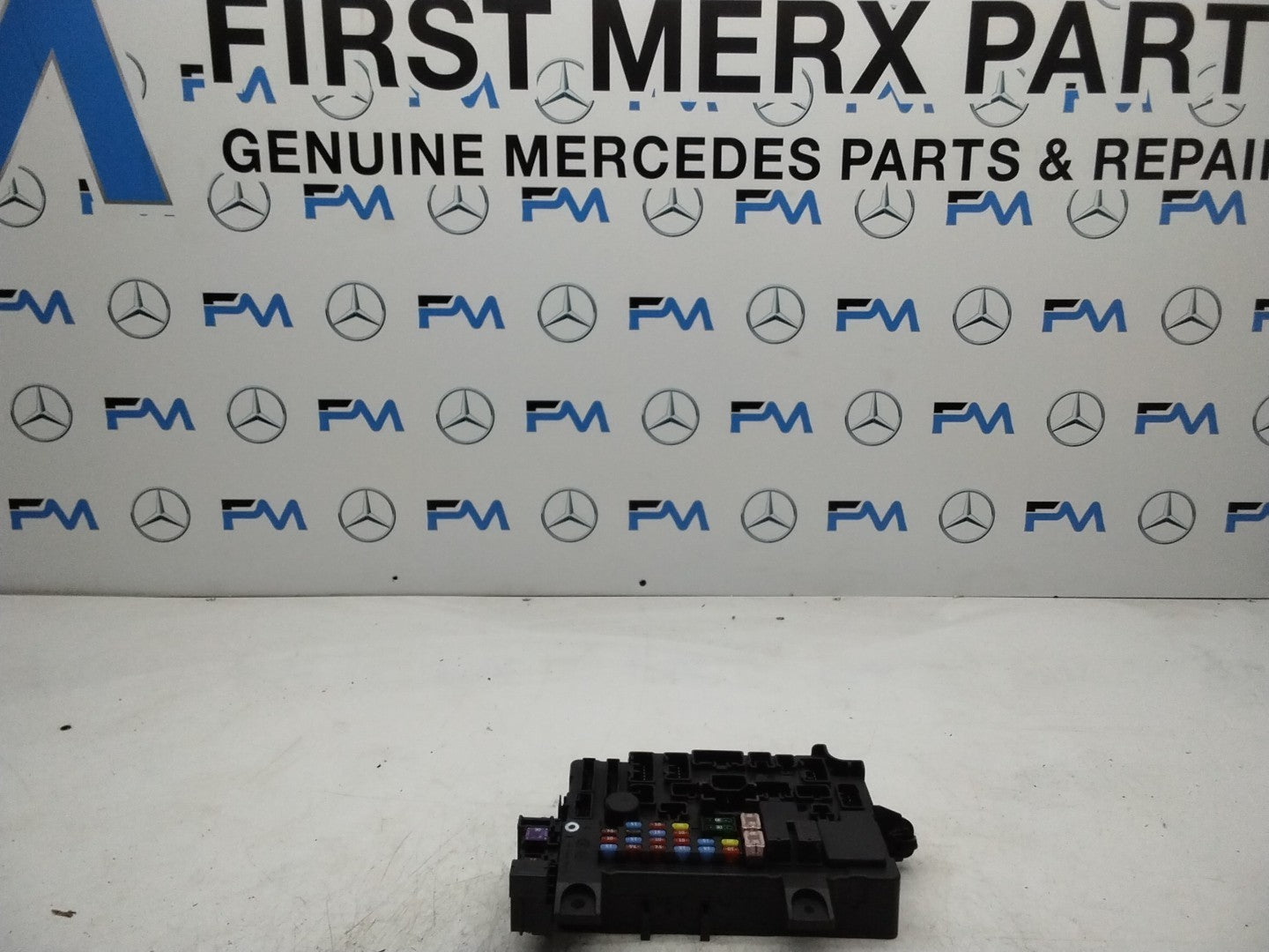 MITSUBISHI OUTLANDER FUSE RELAY  BOX  8637A869  FMF166