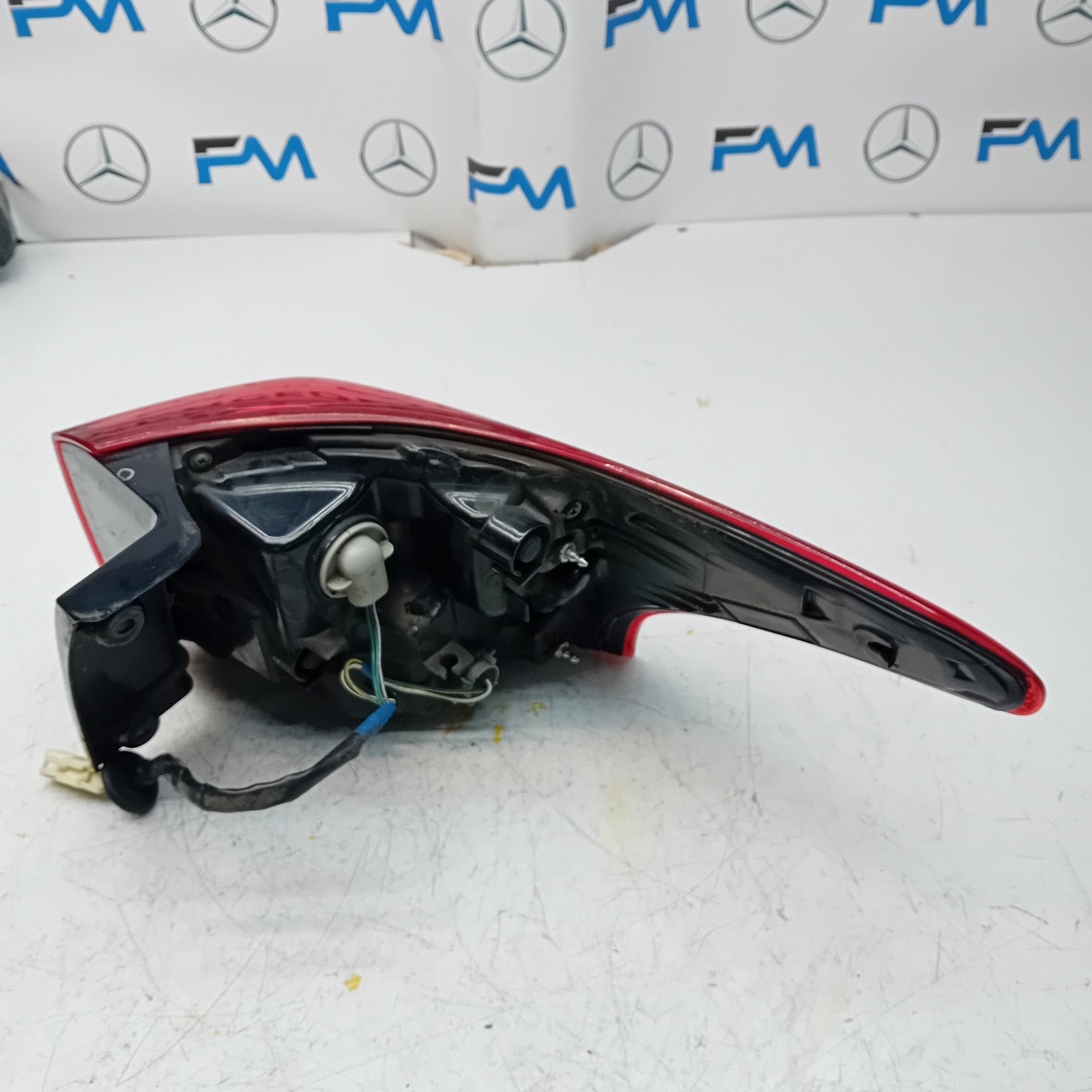 MITSUBISHI OUTLANDER MK3 2015-19 PASSENGER SIDE NS OUTER REAR TAIL LIGHT FMT136