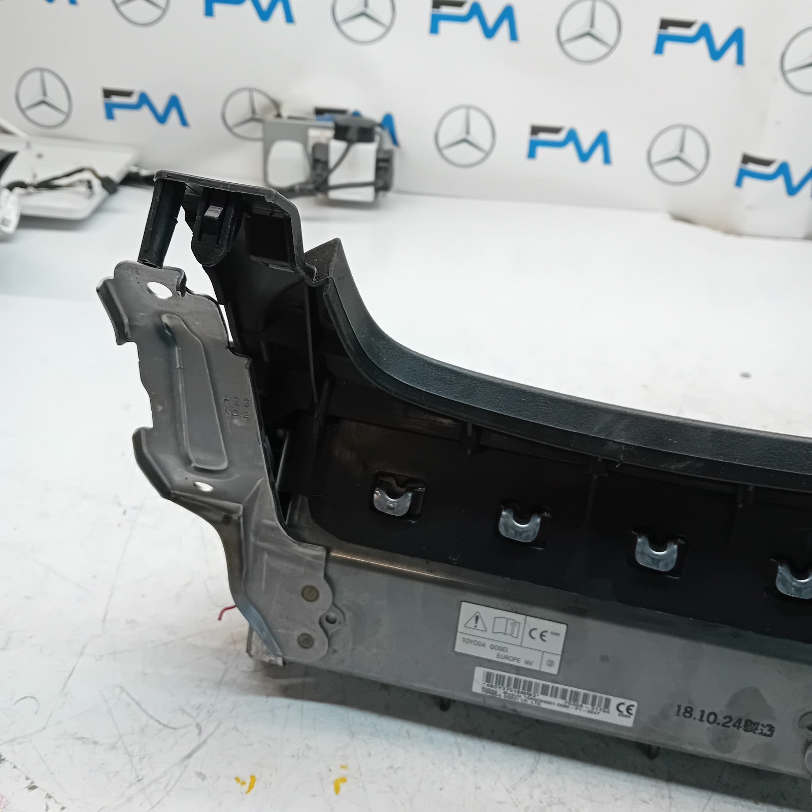 MITSUBISHI OUTLANDER MK3 KNEE AIR SRS BAG RIGHT DRIVER SIDE 7030A-31754 FM00988