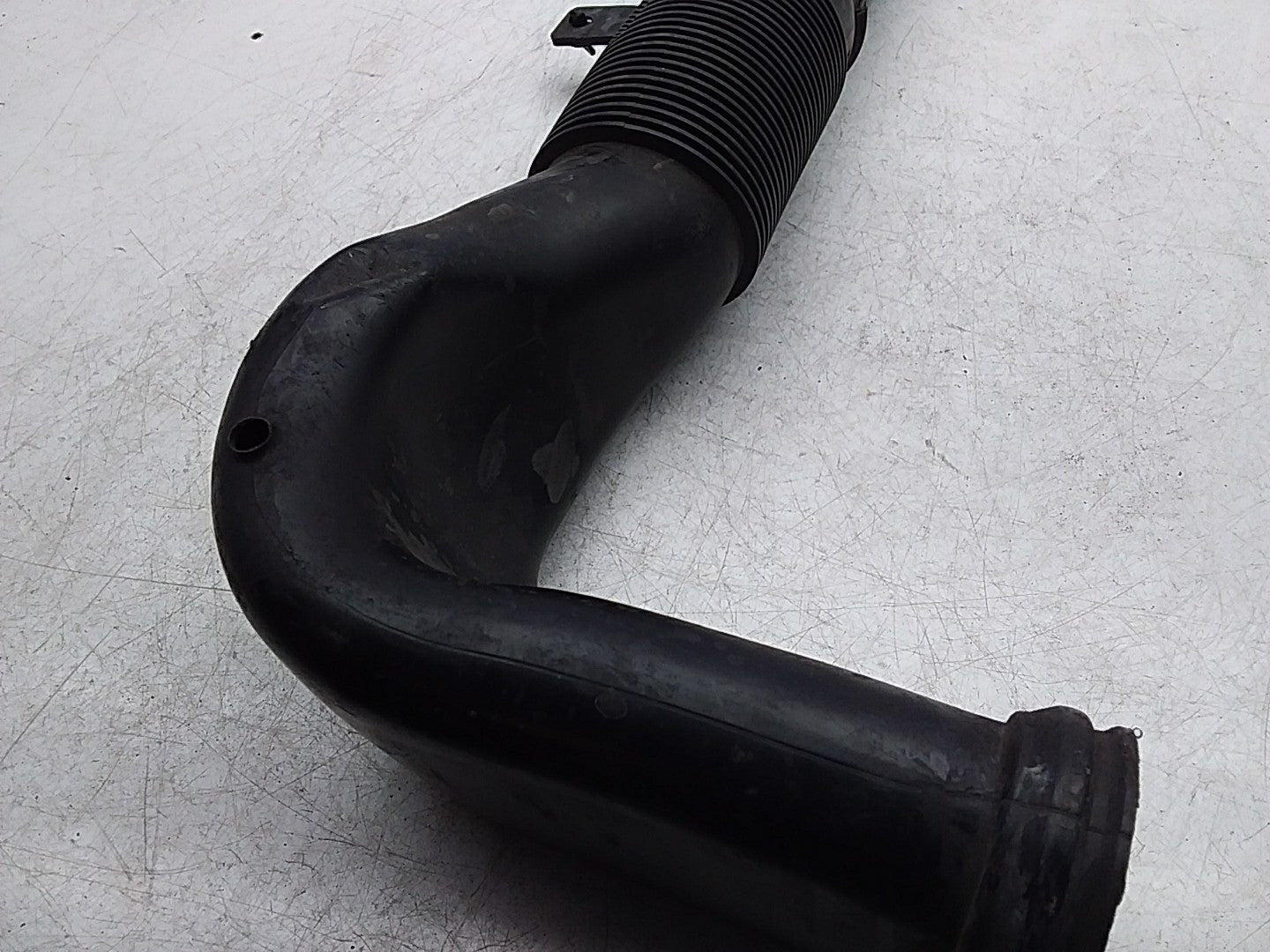 MERCEDES BENZ E-CLASS W212 AIR INTAKE TUBE A6510903437 FMI14