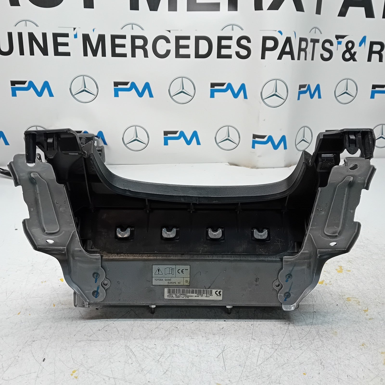 MITSUBISHI OUTLANDER MK3 KNEE AIR SRS BAG RIGHT DRIVER SIDE 7030A-31753 FM00991