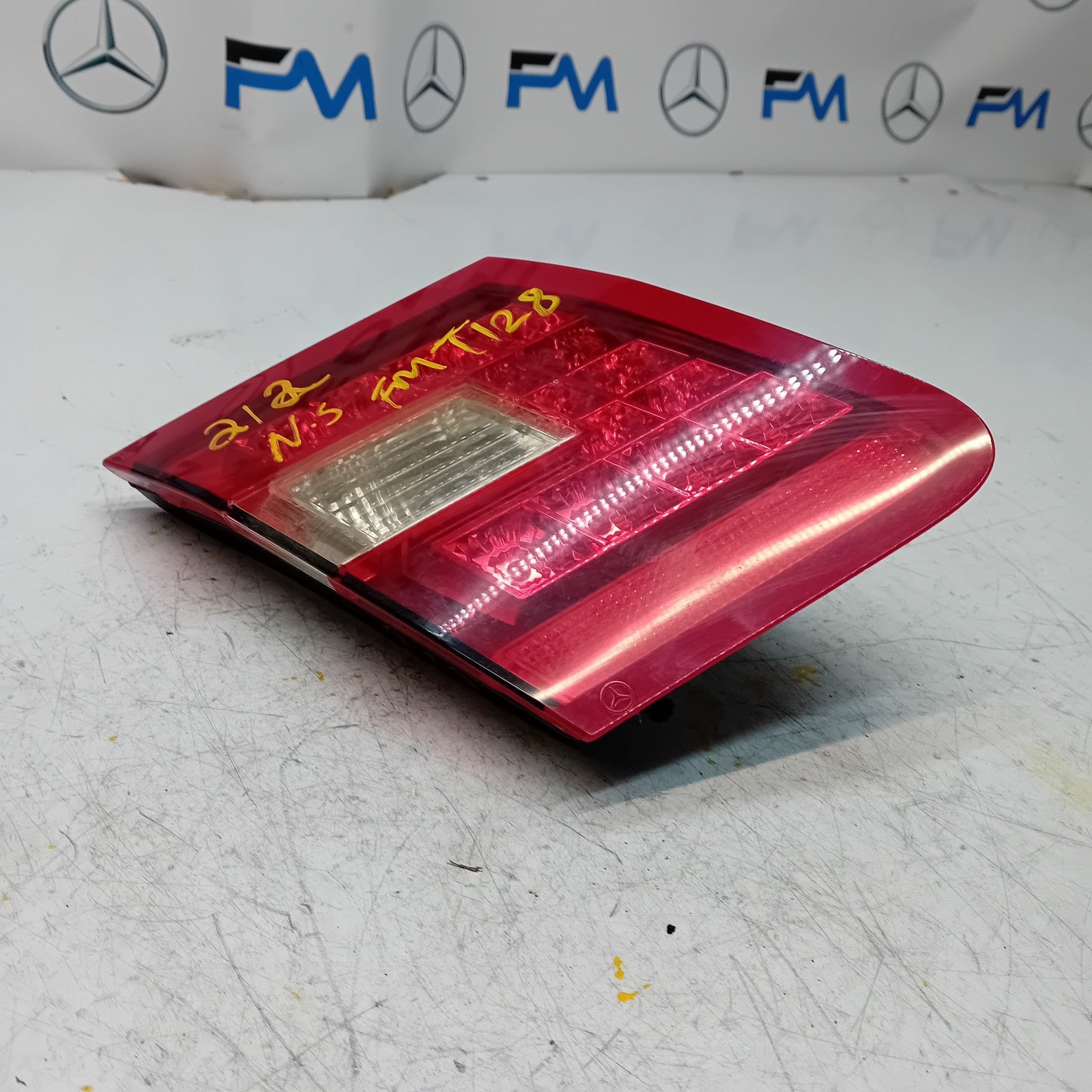 MERCEDES E-CLASS W212 PASSENGER SIDE NS REAR TAIL LIGHT A2129060358 2011 FMT128