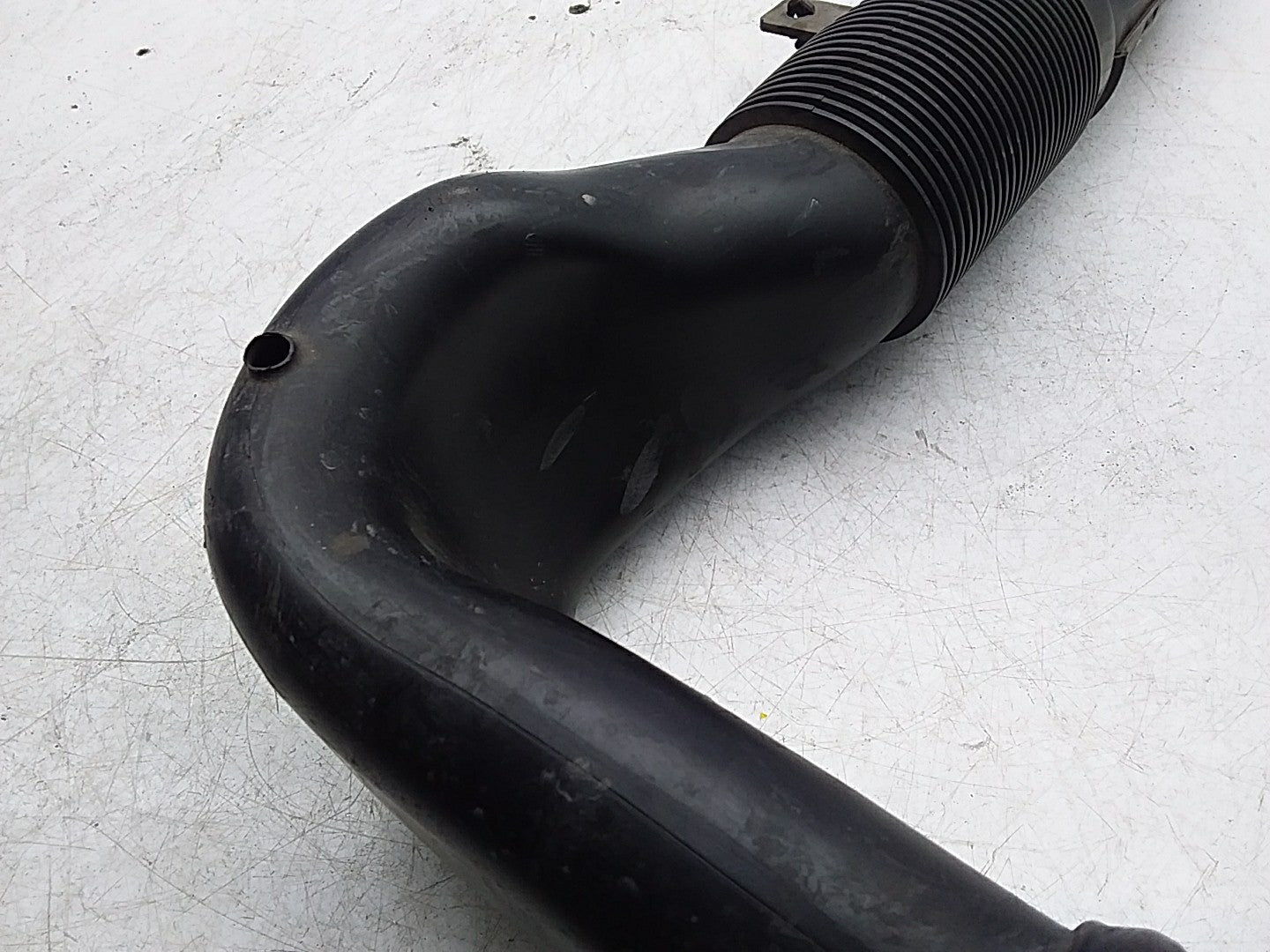 MERCEDES BENZ E-CLASS W212 AIR INTAKE TUBE A6510903437 FMI13