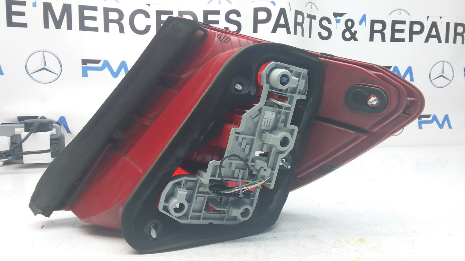 MERCEDES C-CLASS W204 PASSENGER SIDE NS REAR TAIL LIGHT A2048203564 2011 FMT108