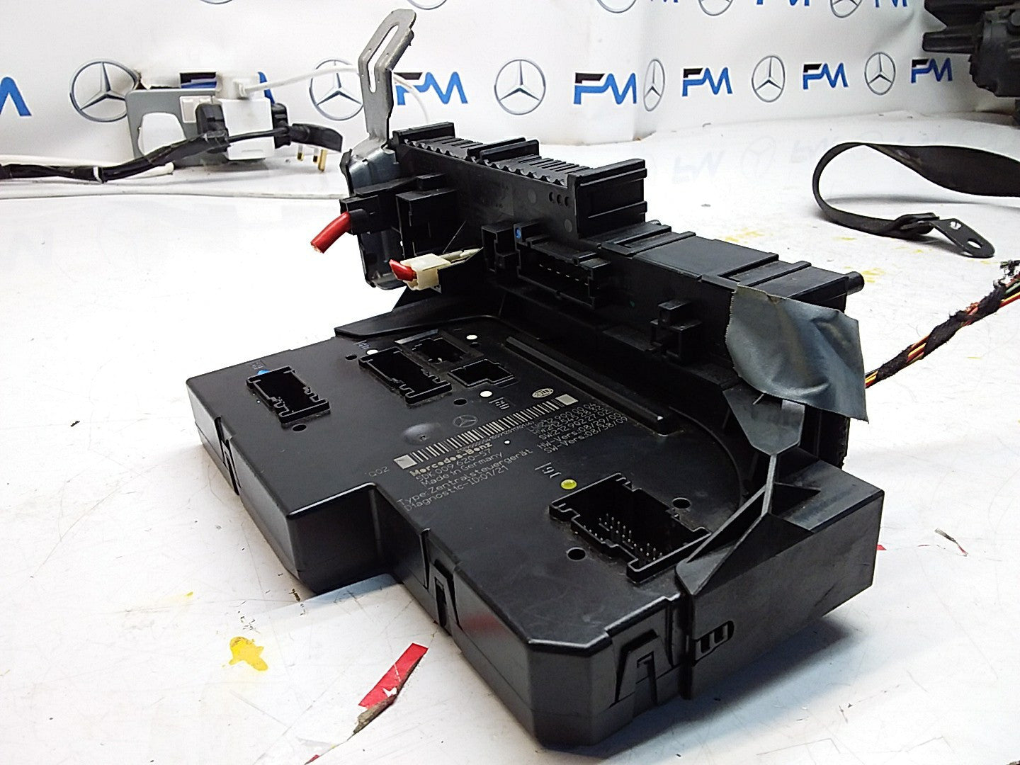 Mercedes E-CLASS W212 Fuse Box RELAY  A2129000004 FMF105