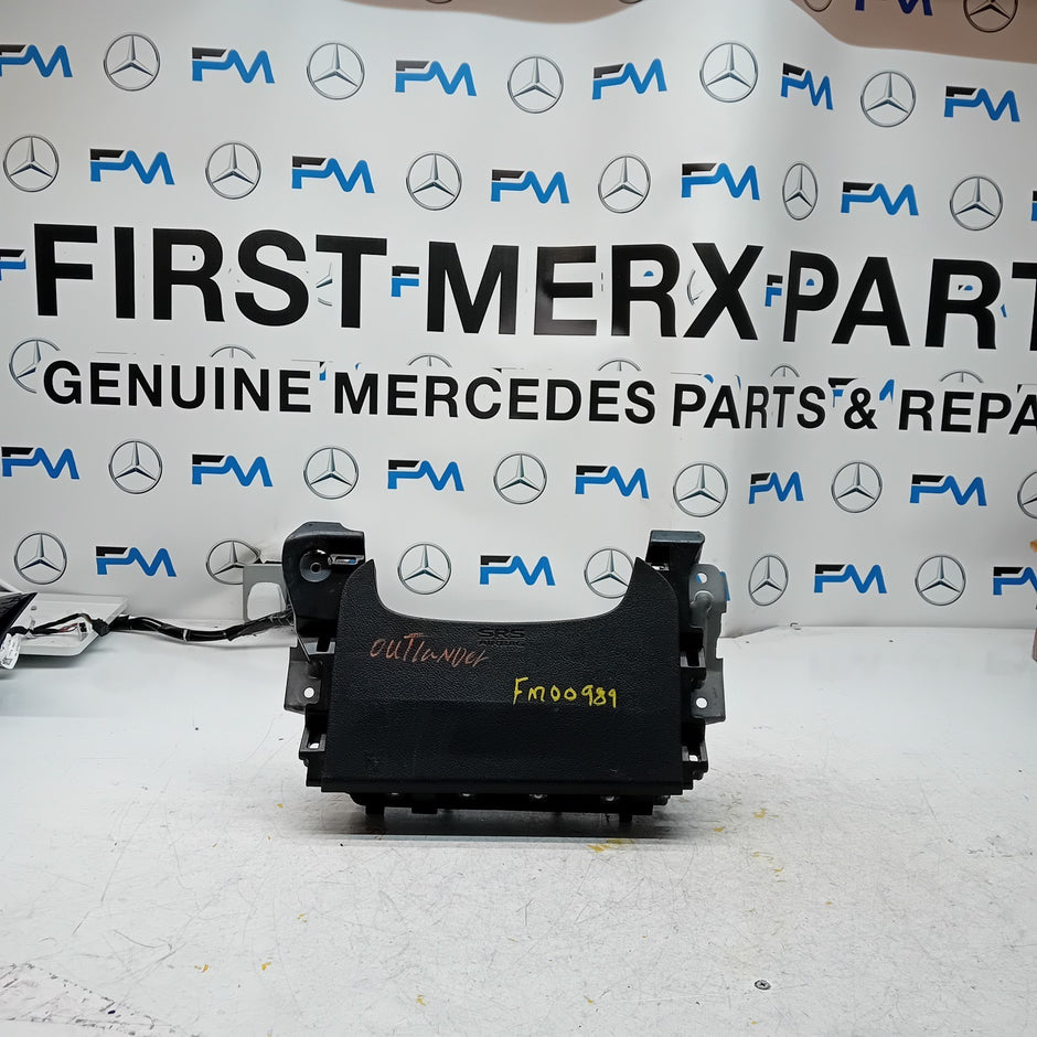MITSUBISHI OUTLANDER MK3 KNEE AIR SRS BAG RIGHT DRIVER SIDE 7030A-31754 FM00989