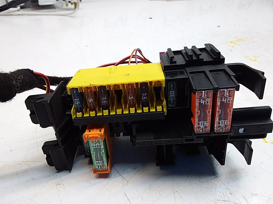 MERCEDES C CLASS FUSE RELAY BOX A2059067200 W205 2014 ONWARDS FMF87