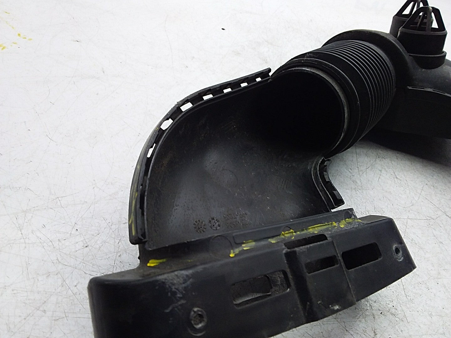 MERCEDES BENZ E-CLASS W213 AIR INTAKE TUBE A6540040097 FMI45 (DAMAGED)