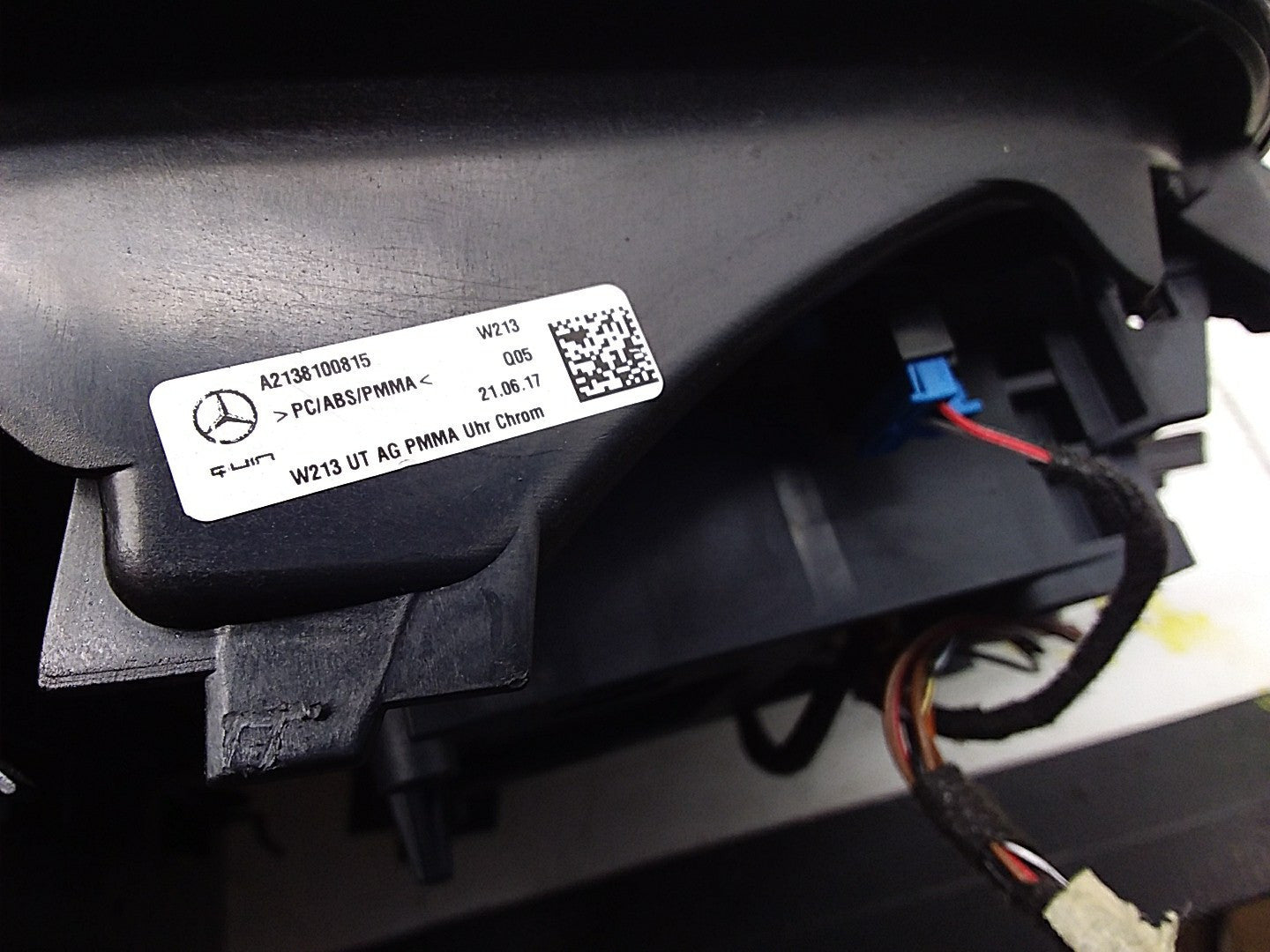 2016-2019 MERCEDES E CLASS W213 CENTRE  CONSOLE  A2138100815 FMK09 (DAMAGED)