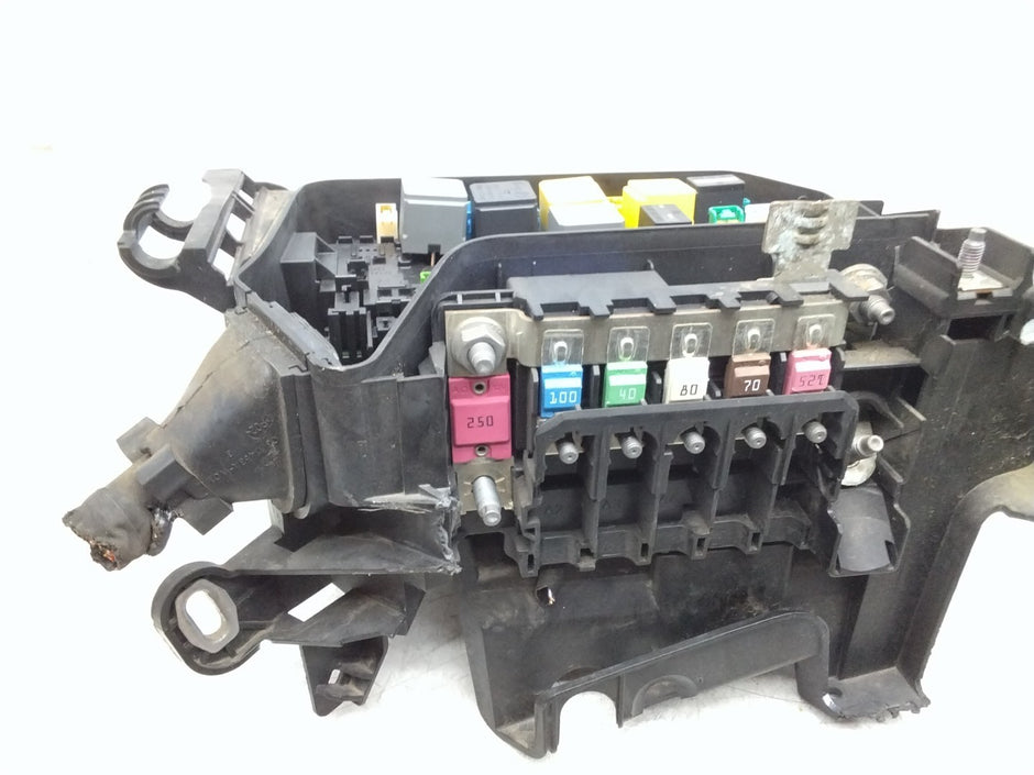 MERCEDES BENZ B-CLASS FUSE RELAY  BOX A2469980601  FMF172