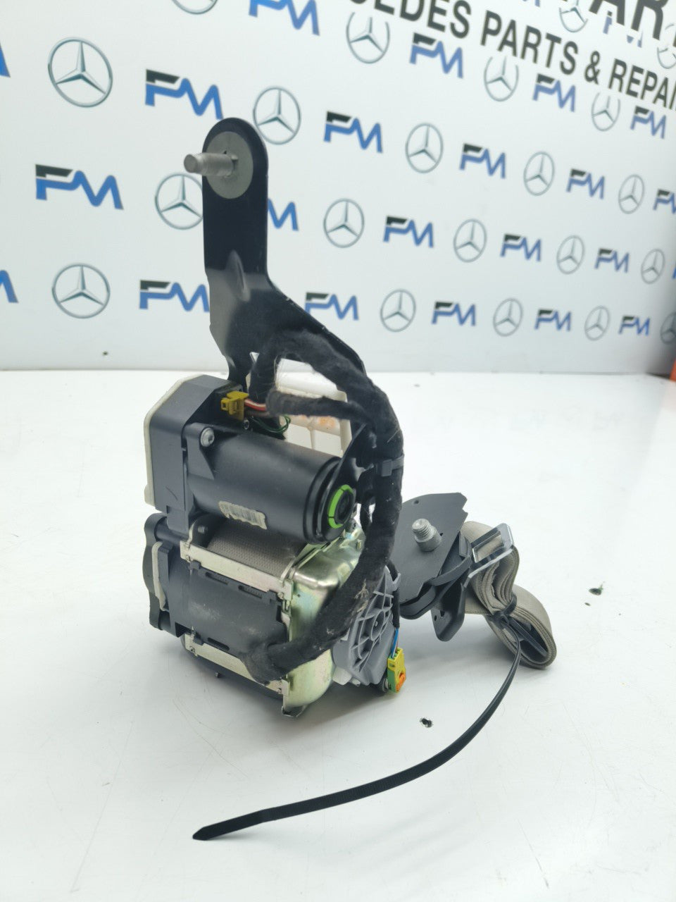 MERCEDES E CLASS W212  SEAT BELT FRONT LEFT PASSENGER SIDE A2128600786 FMS19 NSF