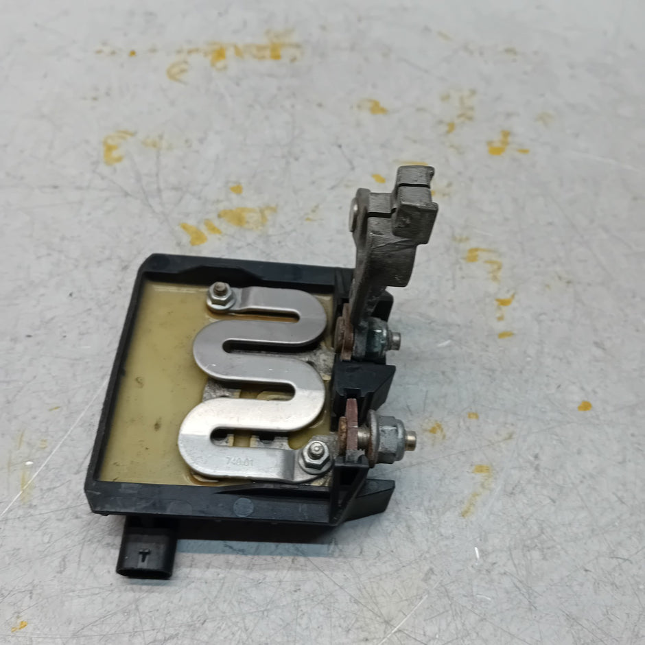 MERCEDES  C CLASS W205 W213 NEGATIVE BATTERY CLAM TERMINAL A0009068705 FM001057