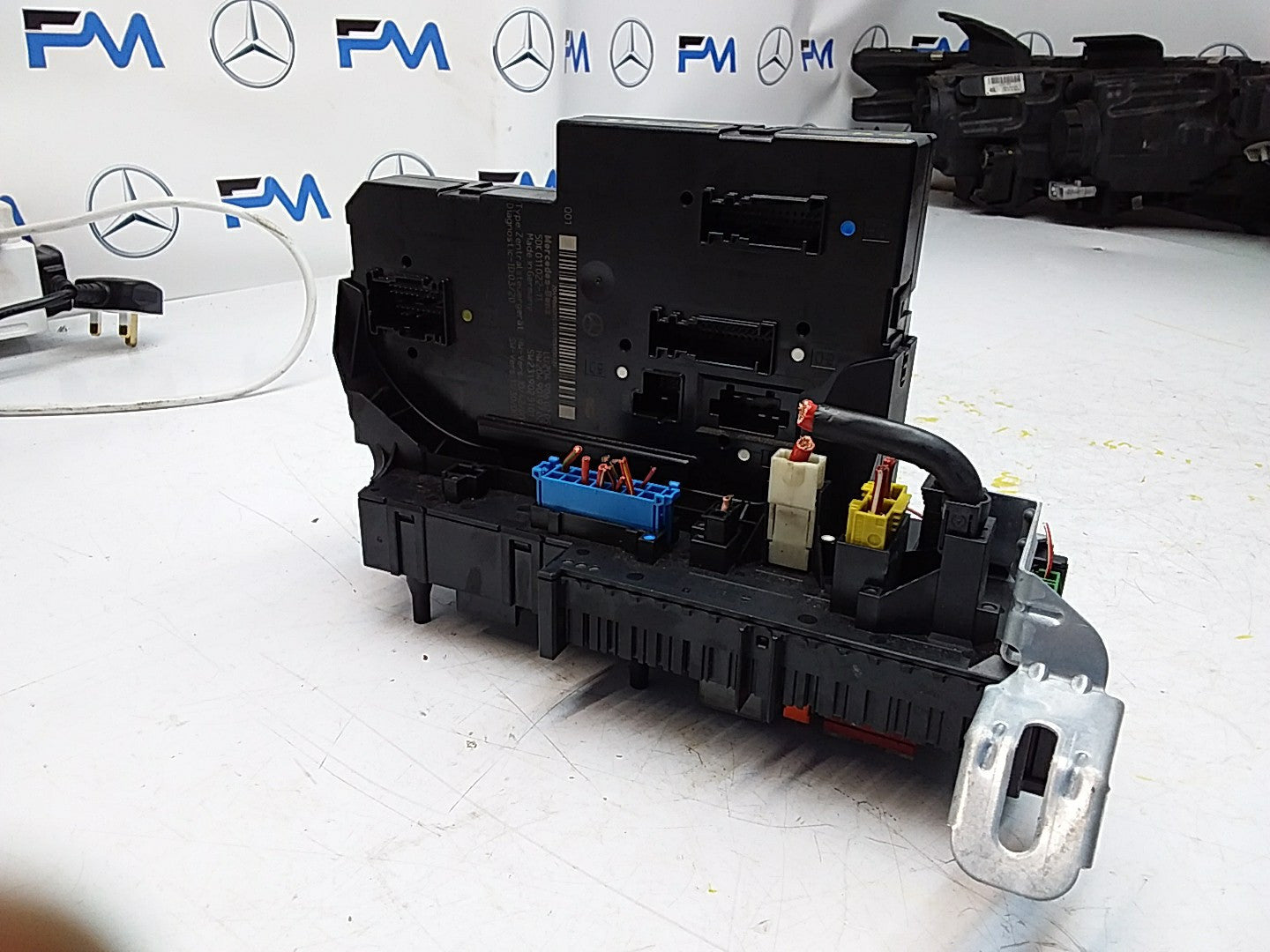 Mercedes C-CLASS W204 Fuse  Box RELAY A2049060205  FMF100