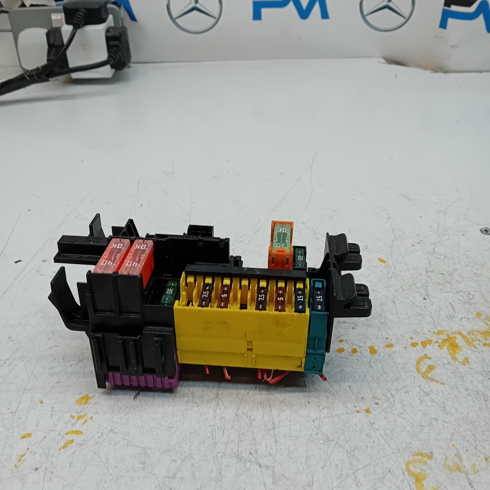 MERCEDES C-CLASS W205  FUSE BOX A2059065806 FM001129