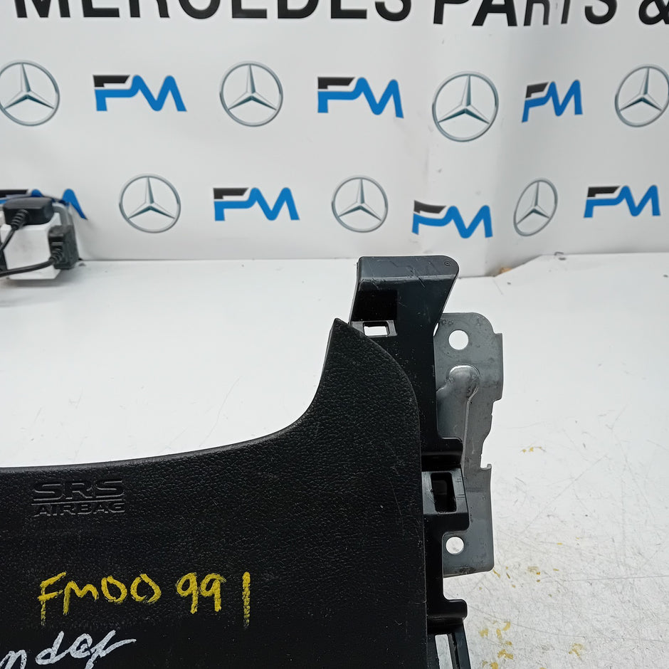 MITSUBISHI OUTLANDER MK3 KNEE AIR SRS BAG RIGHT DRIVER SIDE 7030A-31753 FM00991