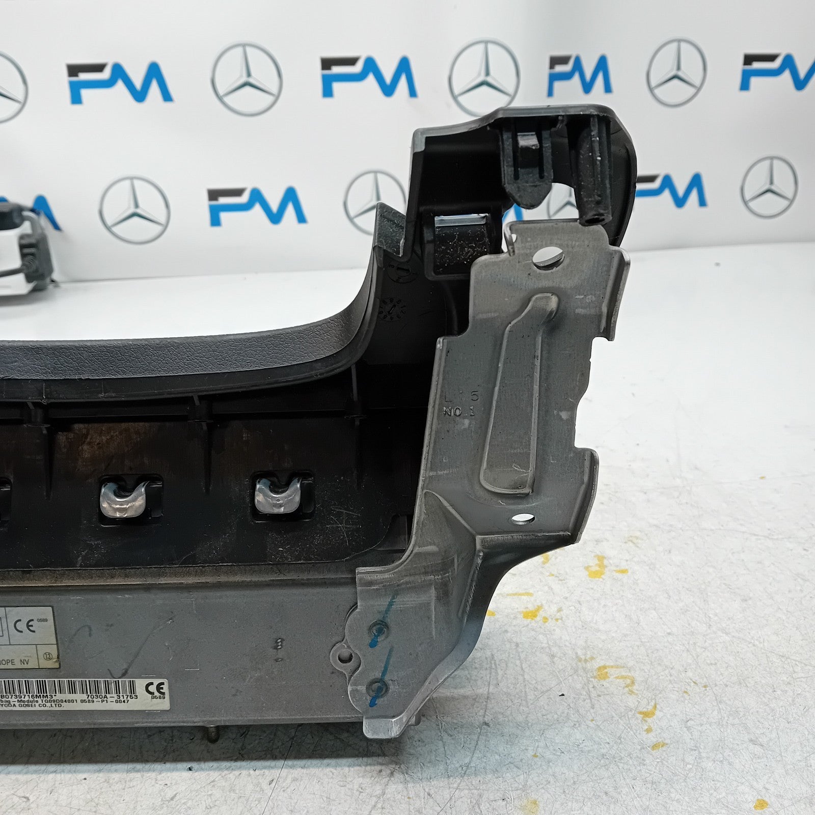 MITSUBISHI OUTLANDER MK3 KNEE AIR SRS BAG RIGHT DRIVER SIDE 7030A-31753 FM00991