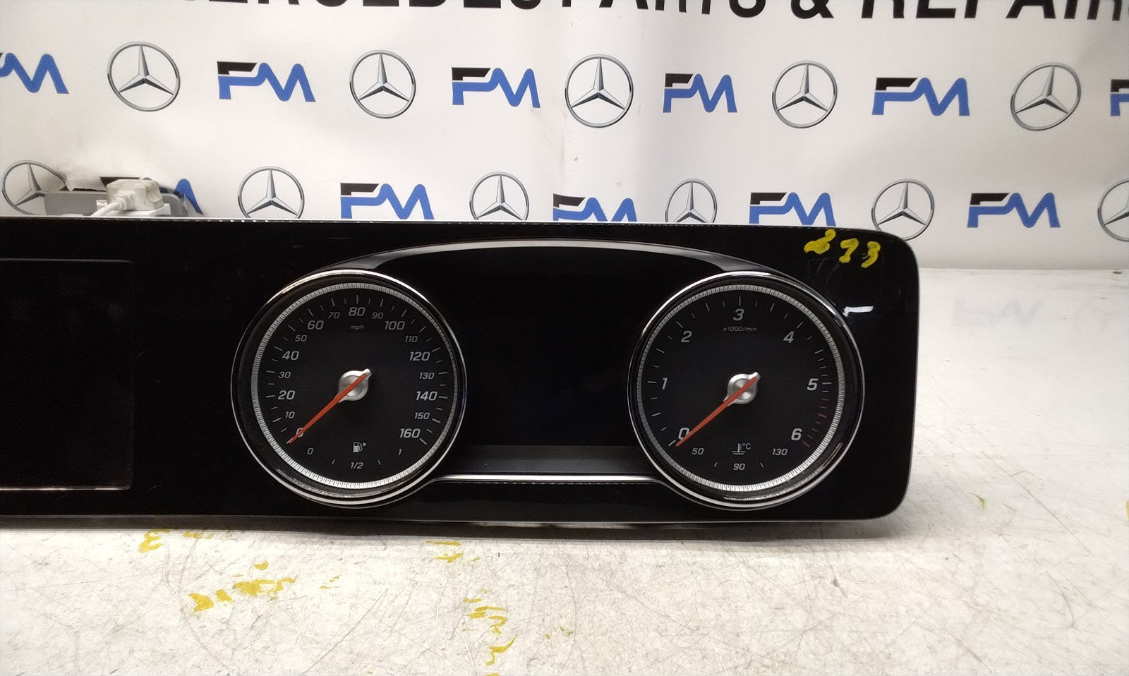 MERCEDES E-CLASS W213 DISPLAY SCREEN INSTRUMENT CLUSTER FM00736