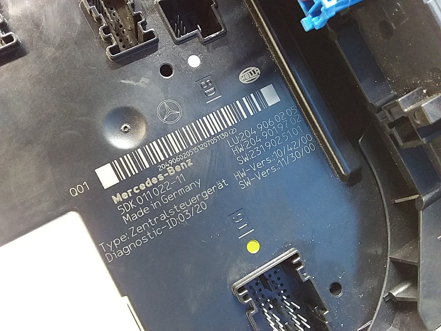 Mercedes C-CLASS W204 Fuse  Box RELAY A2049060205  FMF100