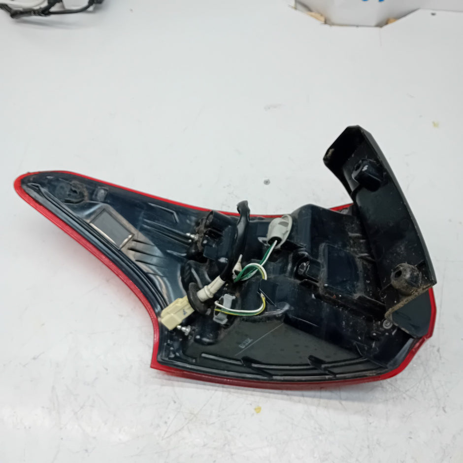 MITSUBISHI OUTLANDER MK3 2015-19 DRIVER SIDE OS OUTER REAR TAIL LIGHT FMT145