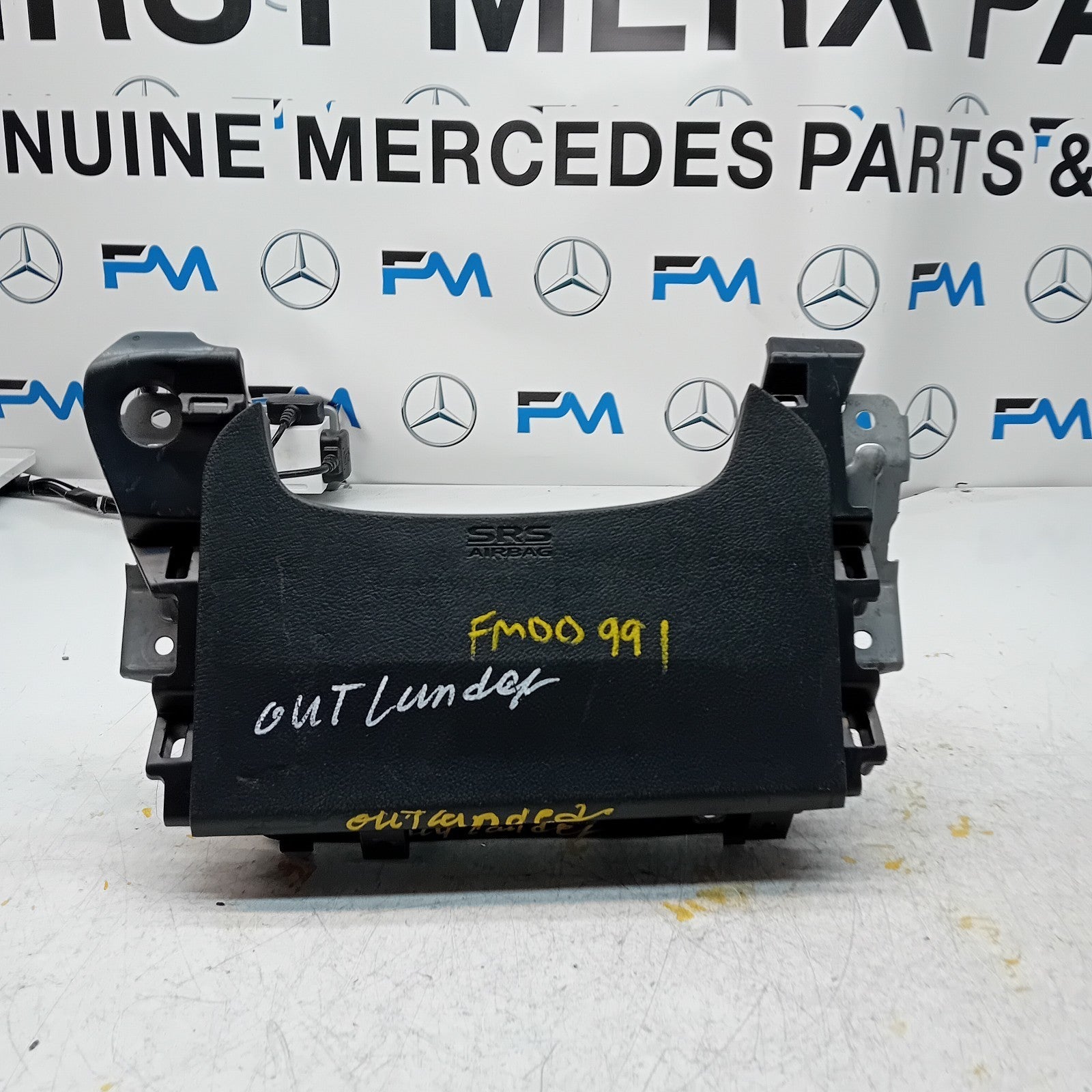 MITSUBISHI OUTLANDER MK3 KNEE AIR SRS BAG RIGHT DRIVER SIDE 7030A-31753 FM00991