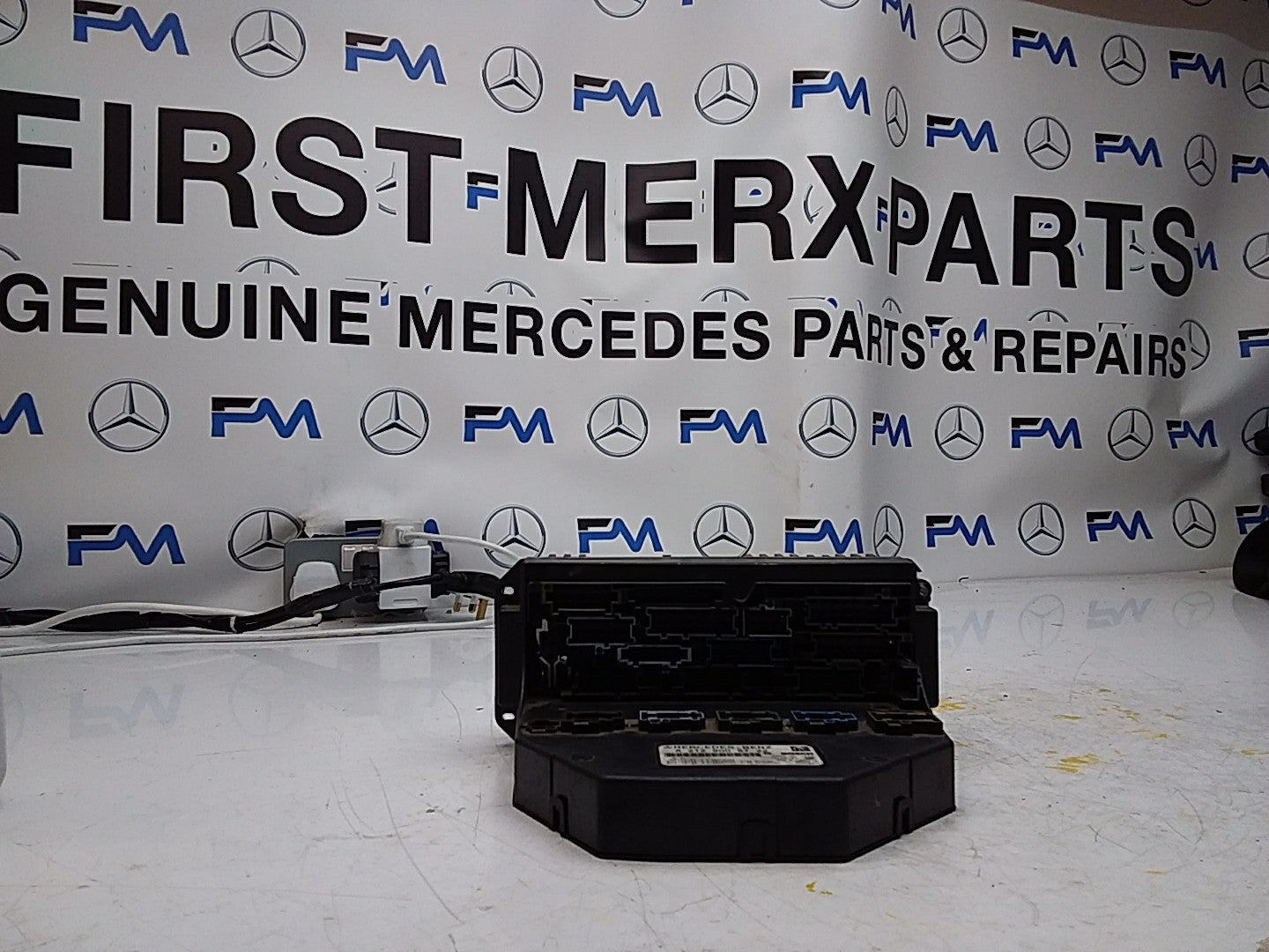 Mercedes E-CLASS W212 Fuse  Box RELAY A2129005722 FMF93