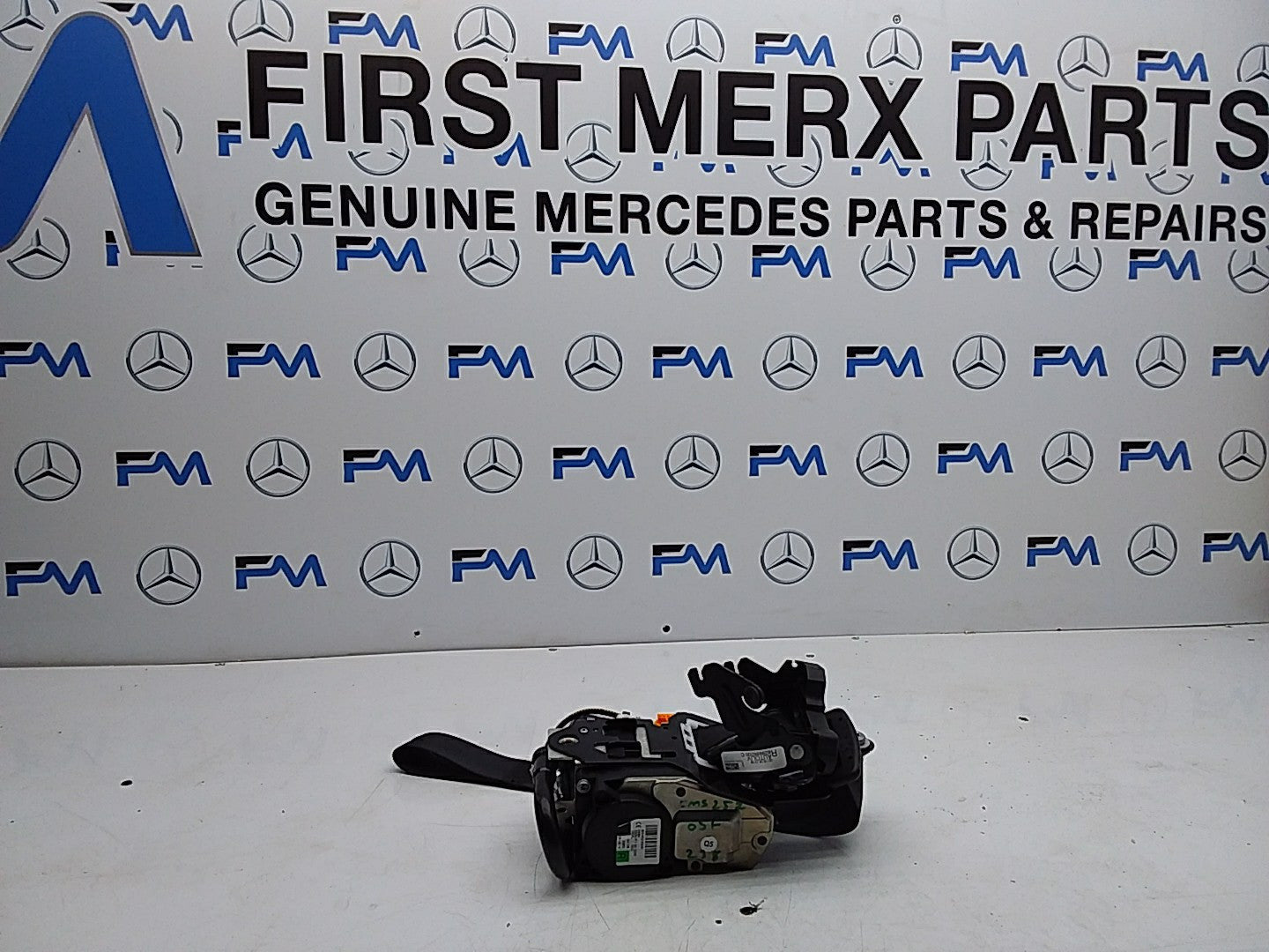 MERCEDES E-CLASS W238 SEAT BELT FRONT RIGHT DRIVER SIDE A2388602900 FMS252 OSF