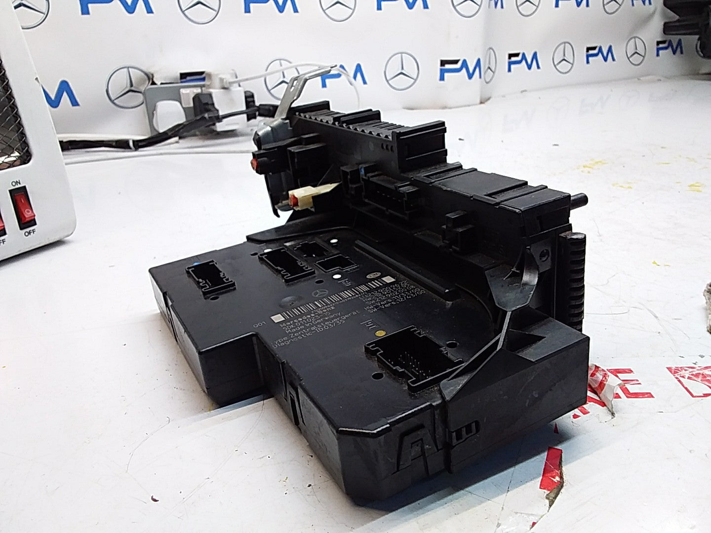 Mercedes E-CLASS W212 Fuse Box RELAY  A2129009622 FMF107