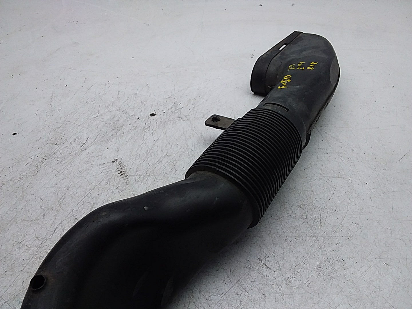 MERCEDES BENZ E-CLASS W212 AIR INTAKE TUBE A6510903437 FMI13