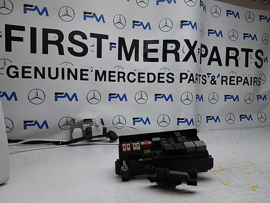 MERCEDES BENZ M-CLASS W164 2005-2011  FUSE RELAY BOX A1645403072 FMF118