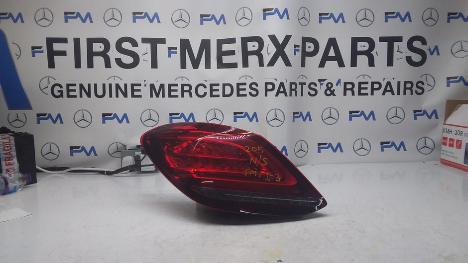 MERCEDES C-CLASS W205 PASSENGER SIDE NS REAR TAIL LIGHT 2014 FMT103