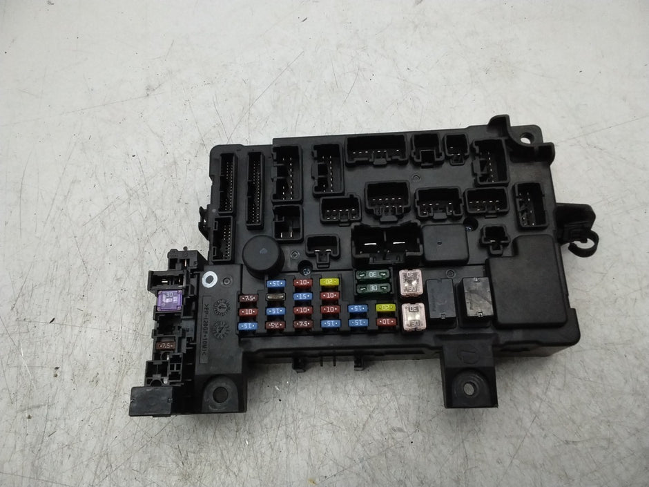 MITSUBISHI OUTLANDER FUSE RELAY  BOX  8637A869  FMF166