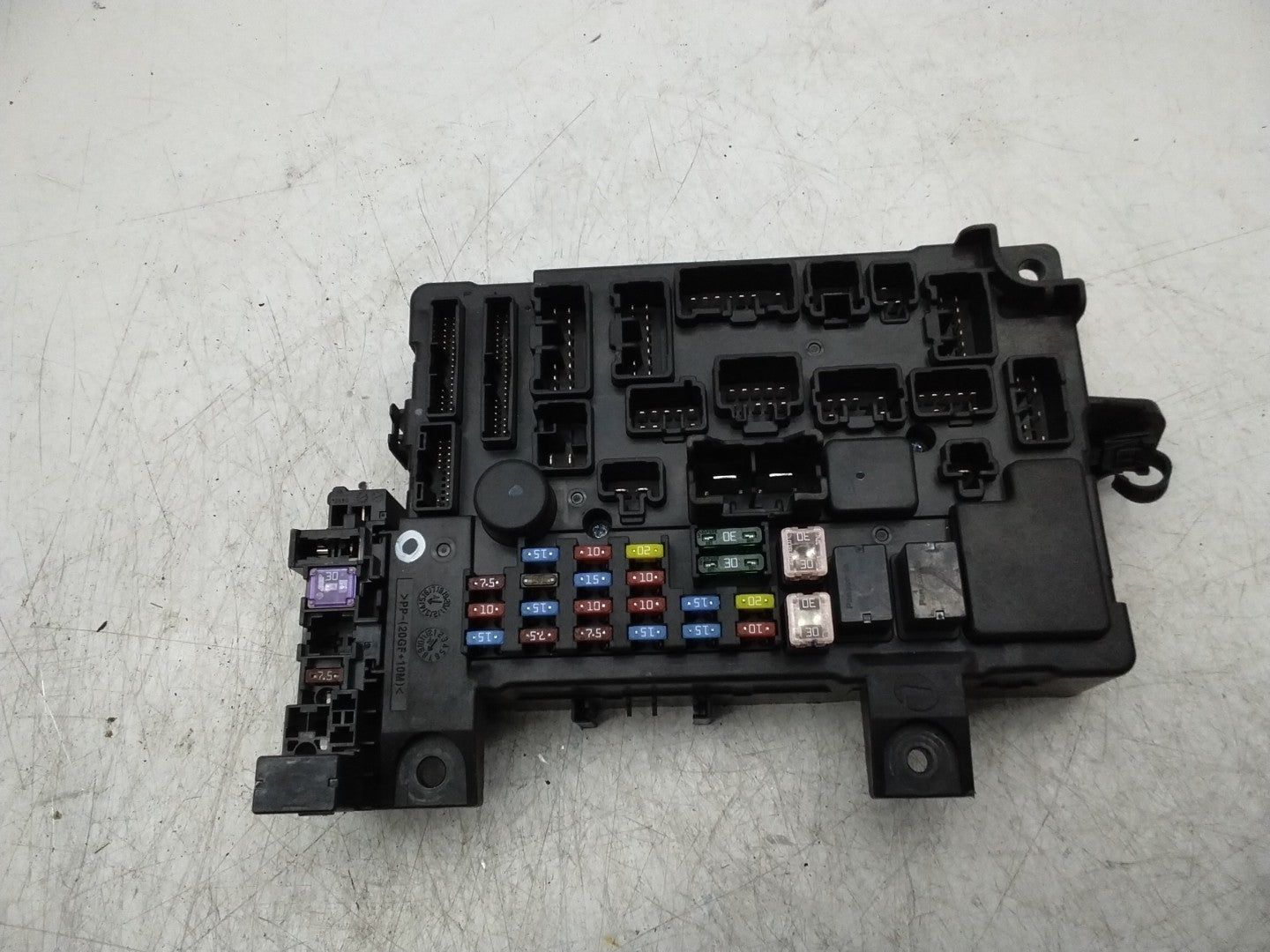 MITSUBISHI OUTLANDER FUSE RELAY  BOX  8637A869  FMF166