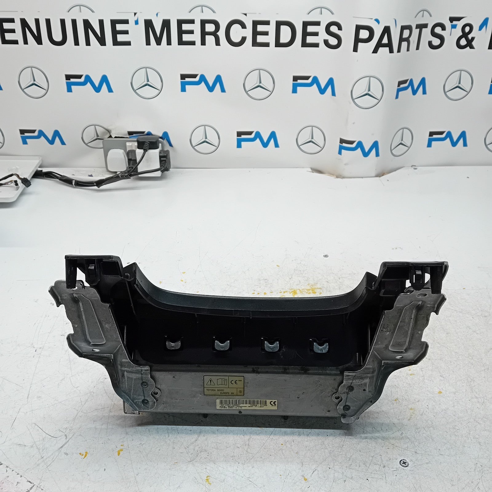 MITSUBISHI OUTLANDER MK3 KNEE AIR SRS BAG RIGHT DRIVER SIDE 7030A-31753 FM00986