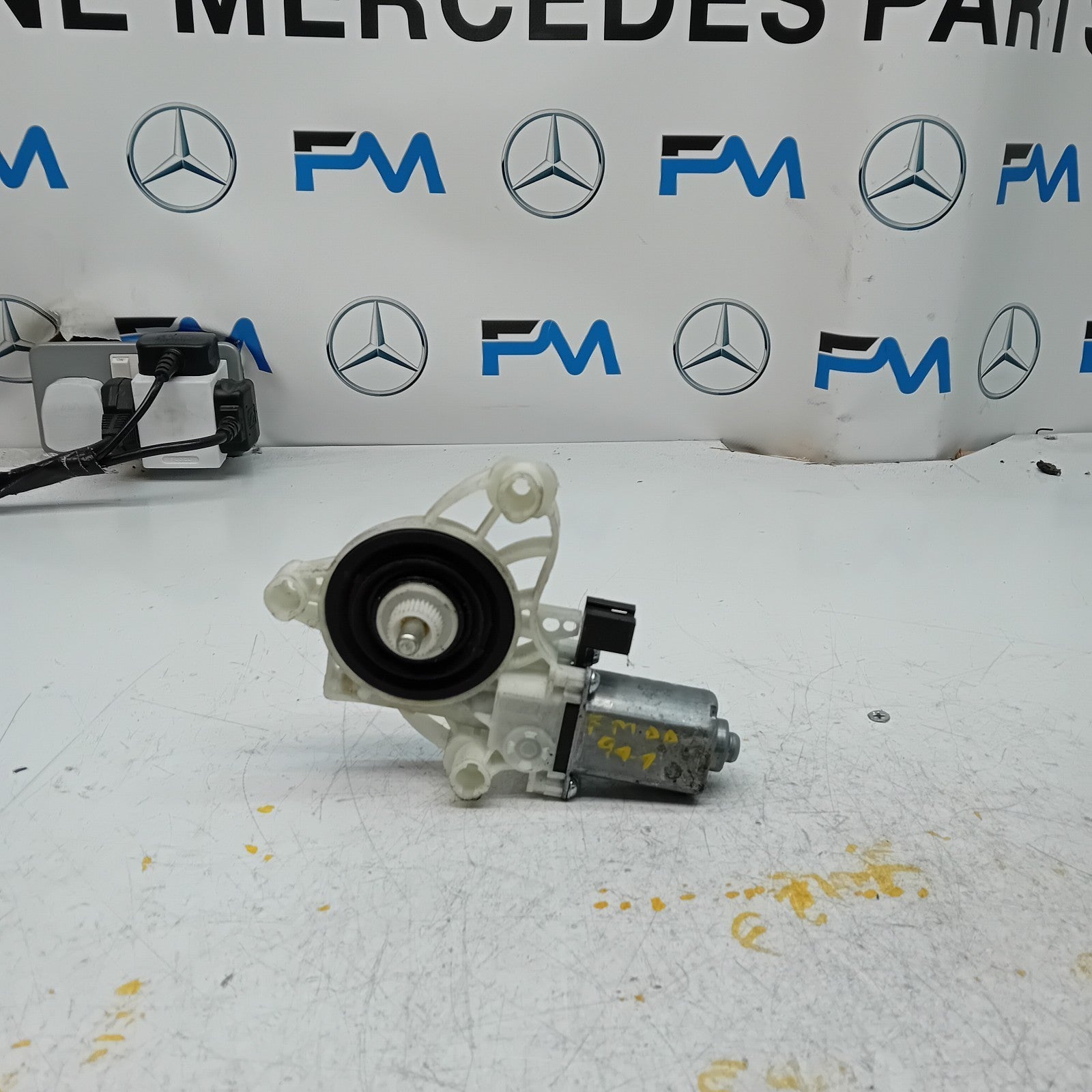 MERCEDES C E-CLASS W213 W205 PASSENGER FRONT WINDOW MOTOR A0009065806 FM00944
