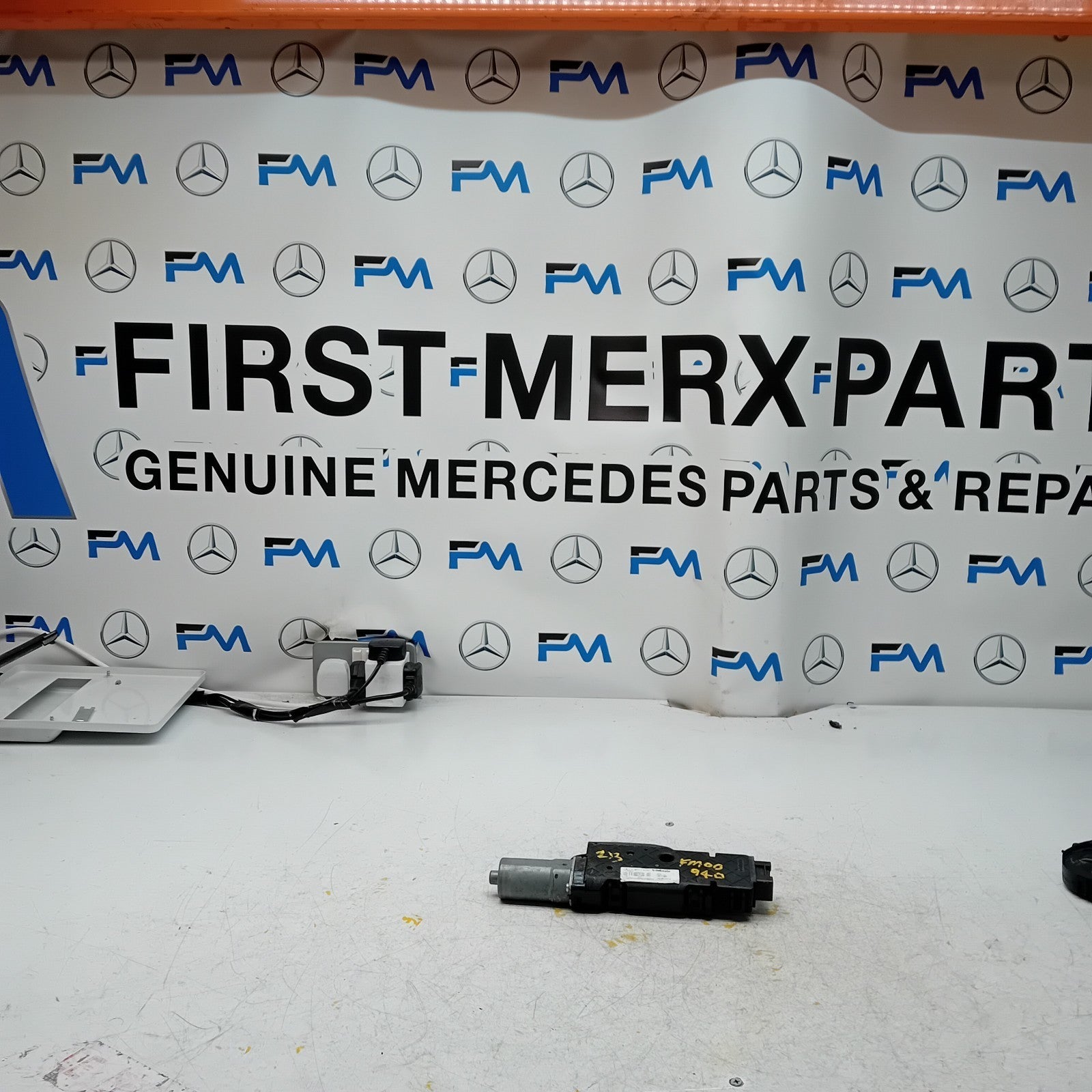 MERCEDES BENZ E-CLASS W213 2016 SUNROOF MOTOR  A2139062104 FM00940