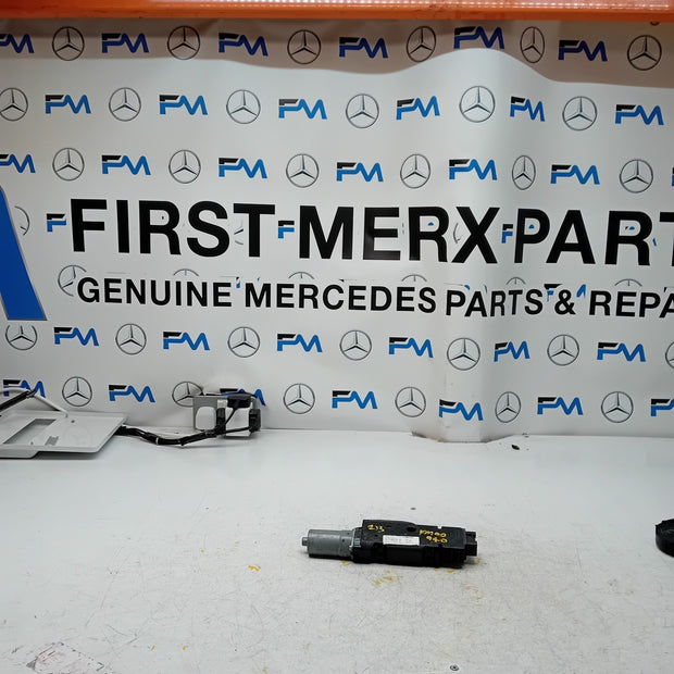 MERCEDES BENZ E-CLASS W213 2016 SUNROOF MOTOR  A2139062104 FM00940