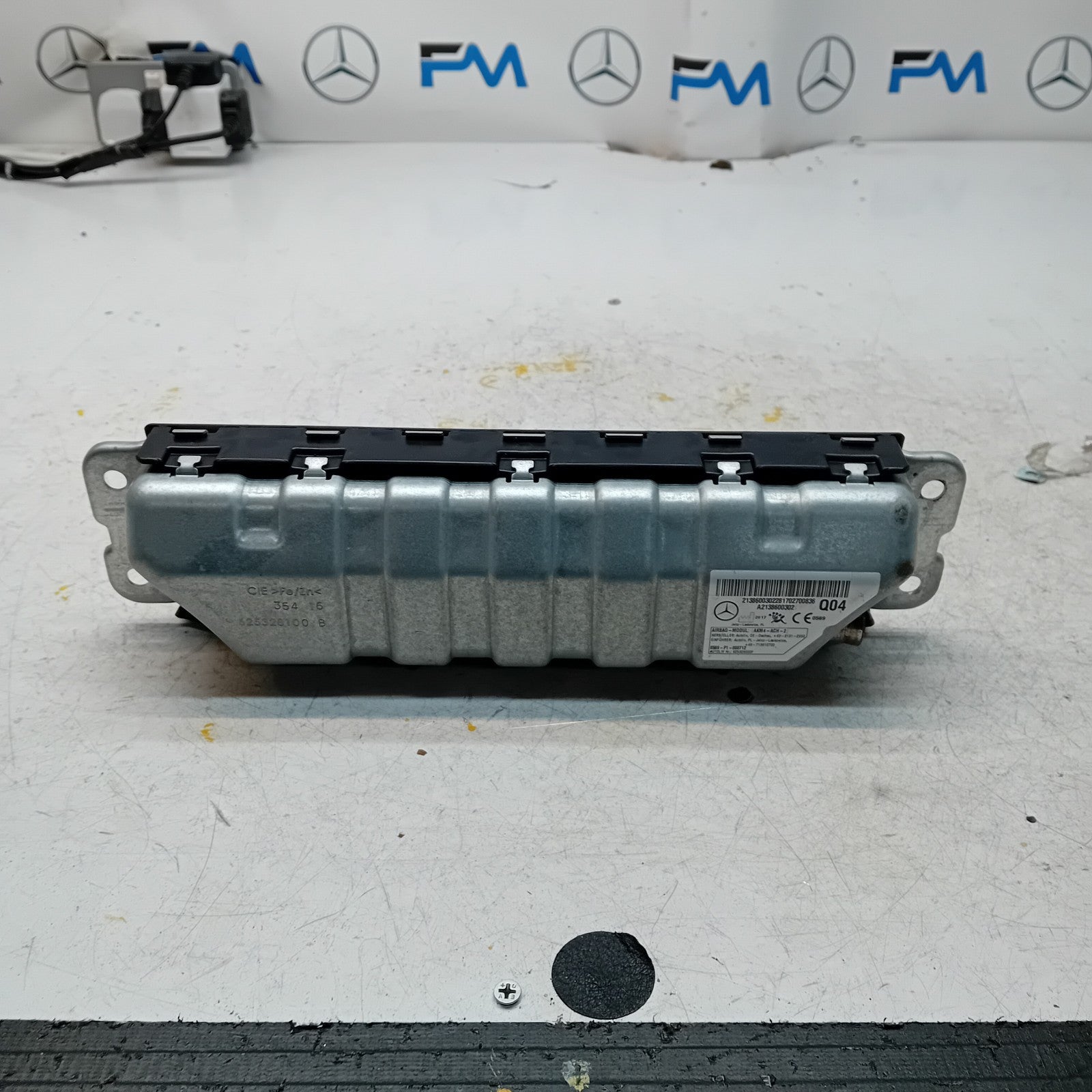 MERCEDES BENZ E-CLASS W213 DRIVER SIDE KNEE O/S/F AIRBAG A2138600302 FM00902