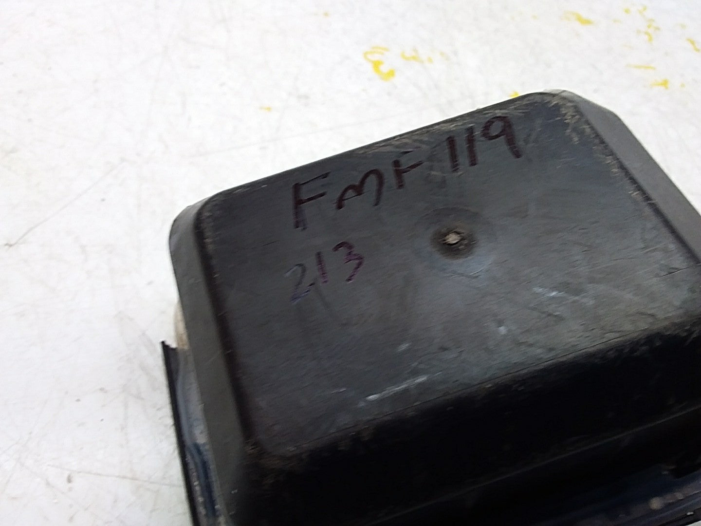 MERCEDES BENZ E-CLASS W213 FUSE  BOX 2016 ONWARDS A2135403038 FMF119(DAMAGED)