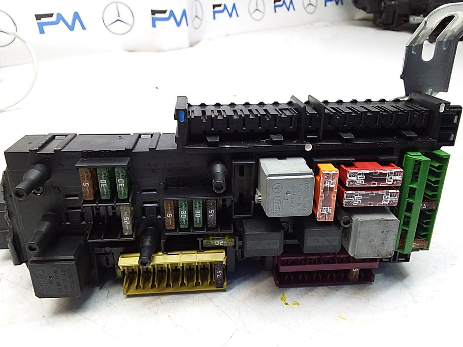MERCEDES C-CLASS W204  FUSE  BOX RELAY A2049060105 FMF103