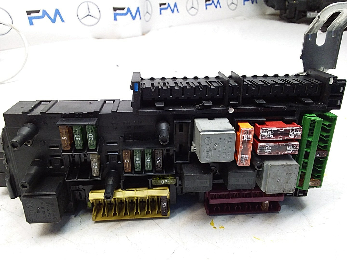 MERCEDES C-CLASS W204  FUSE  BOX RELAY A2049060105 FMF103