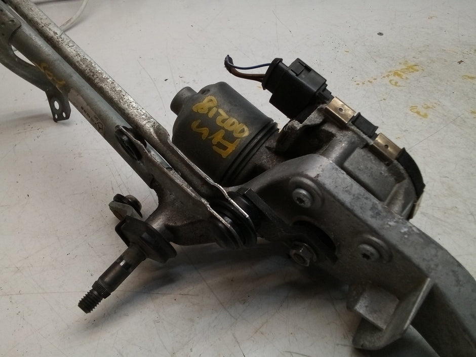 MERCEDES-BENZ C CLASS W205 FRONT WIPER MOTOR WITH LINKAGE A2059600940 FM00218