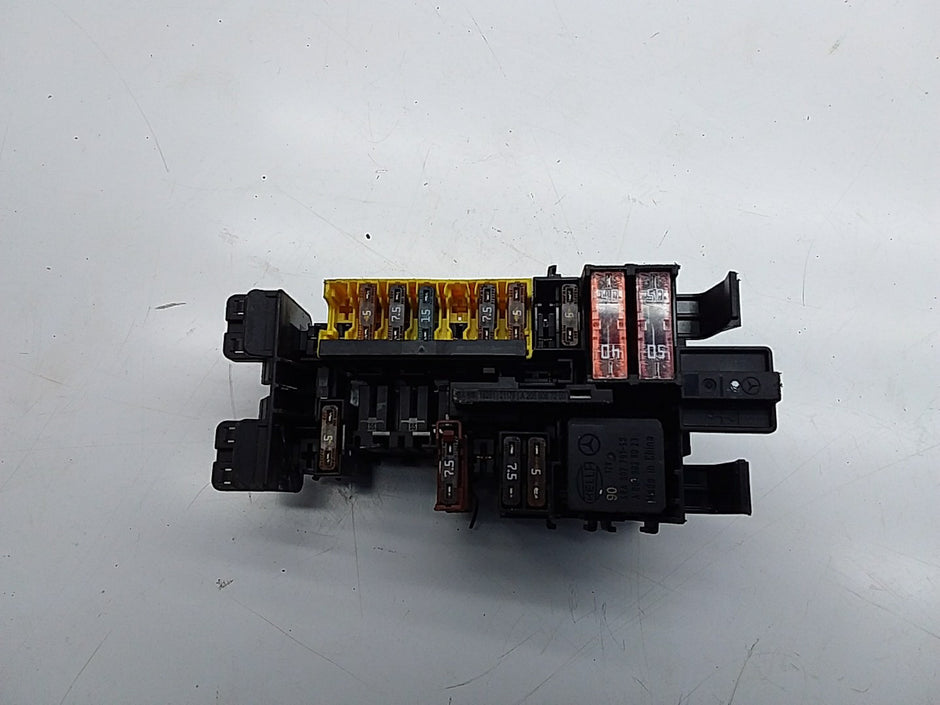 MERCEDES C CLASS FUSE RELAY BOX A2059067200 W205 2014 -2021 FMF11