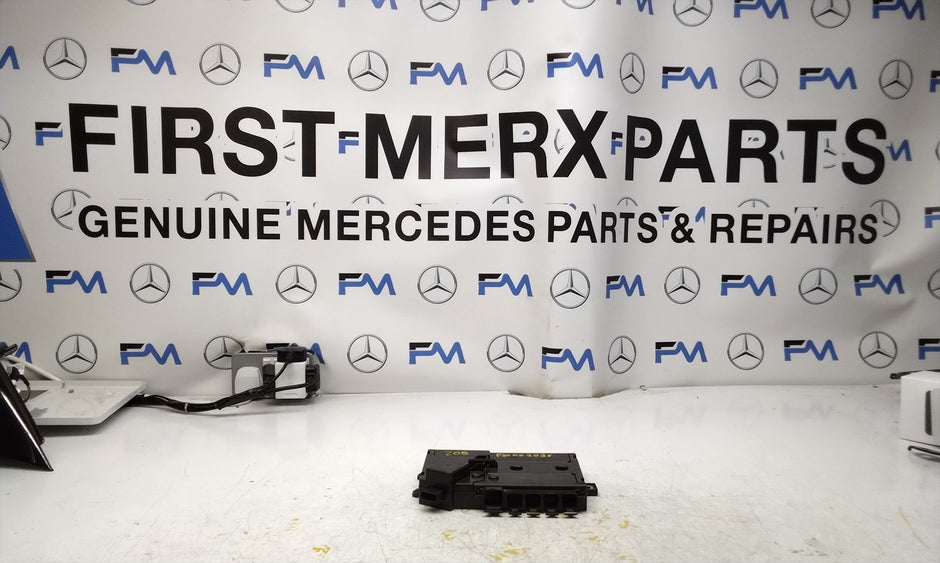 MERCEDES C-CLASS W205 2014 On FUSE RELAY DISTRIBUTION BOX A2055402850 FM001036