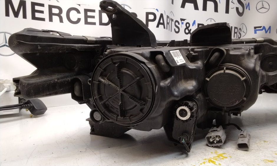 MITSUBISHI OUTLANDER MK3 2015 HEADLIGHT PASSENGER NS LEFT L0094I 160C FMH171