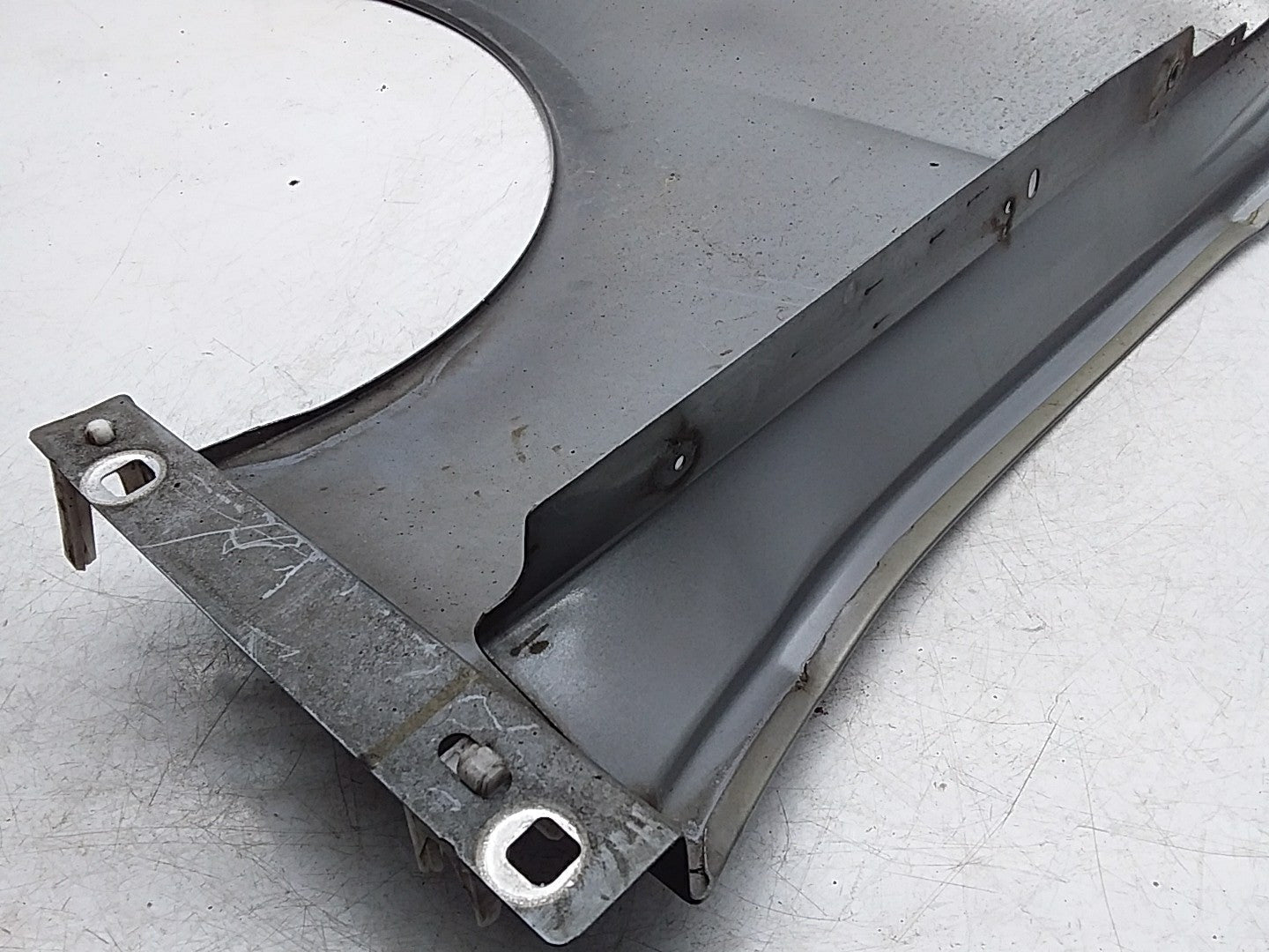 MERCEDES  E-CLASS W212 OS RIGHT DRIVER SIDE WINGS FMW26 A2128610201