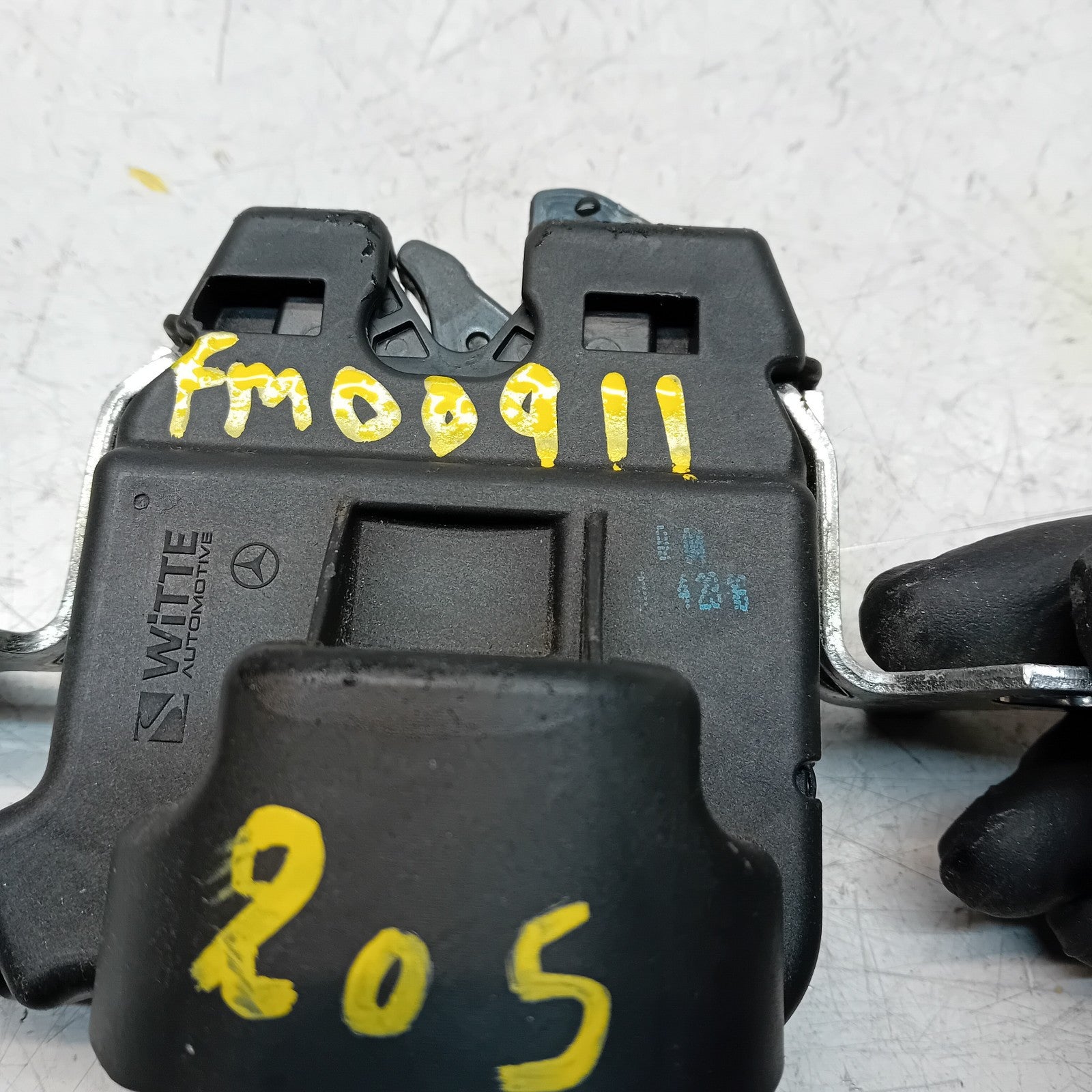 GENUINE MERCEDES BENZ C-CLASS W205 TRUNK LID LOCK LATCH FM00911