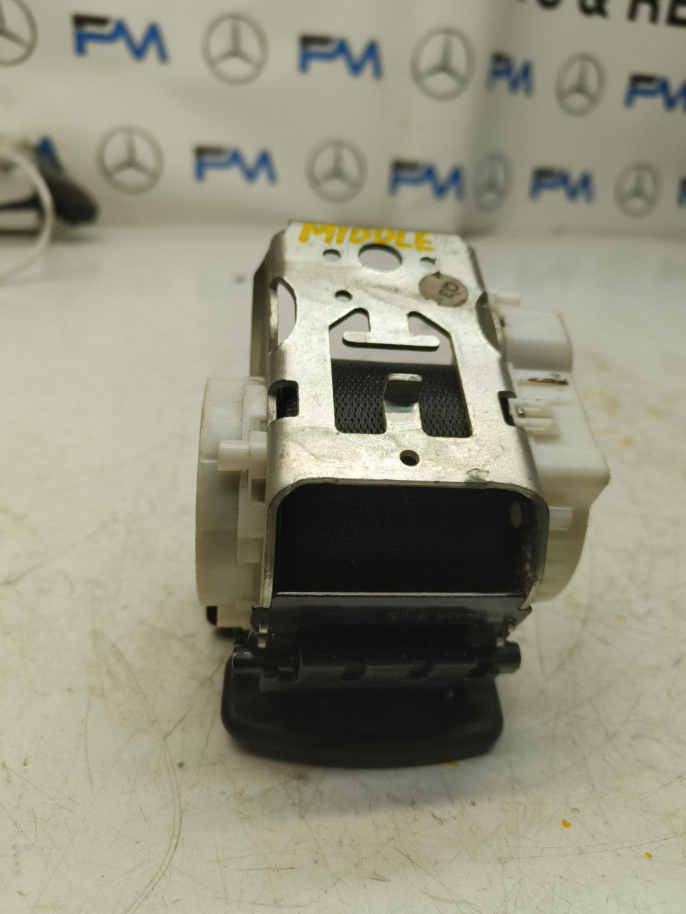  MERCEDES BENZ W212 E CLASS REAR MIDDLE CENTRE SEAT BELT A2128605785 FMS37