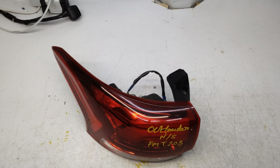 MITSUBISHI OUTLANDER PASSENGER SIDE NS REAR TAIL LIGHT FMT208 HALF LED