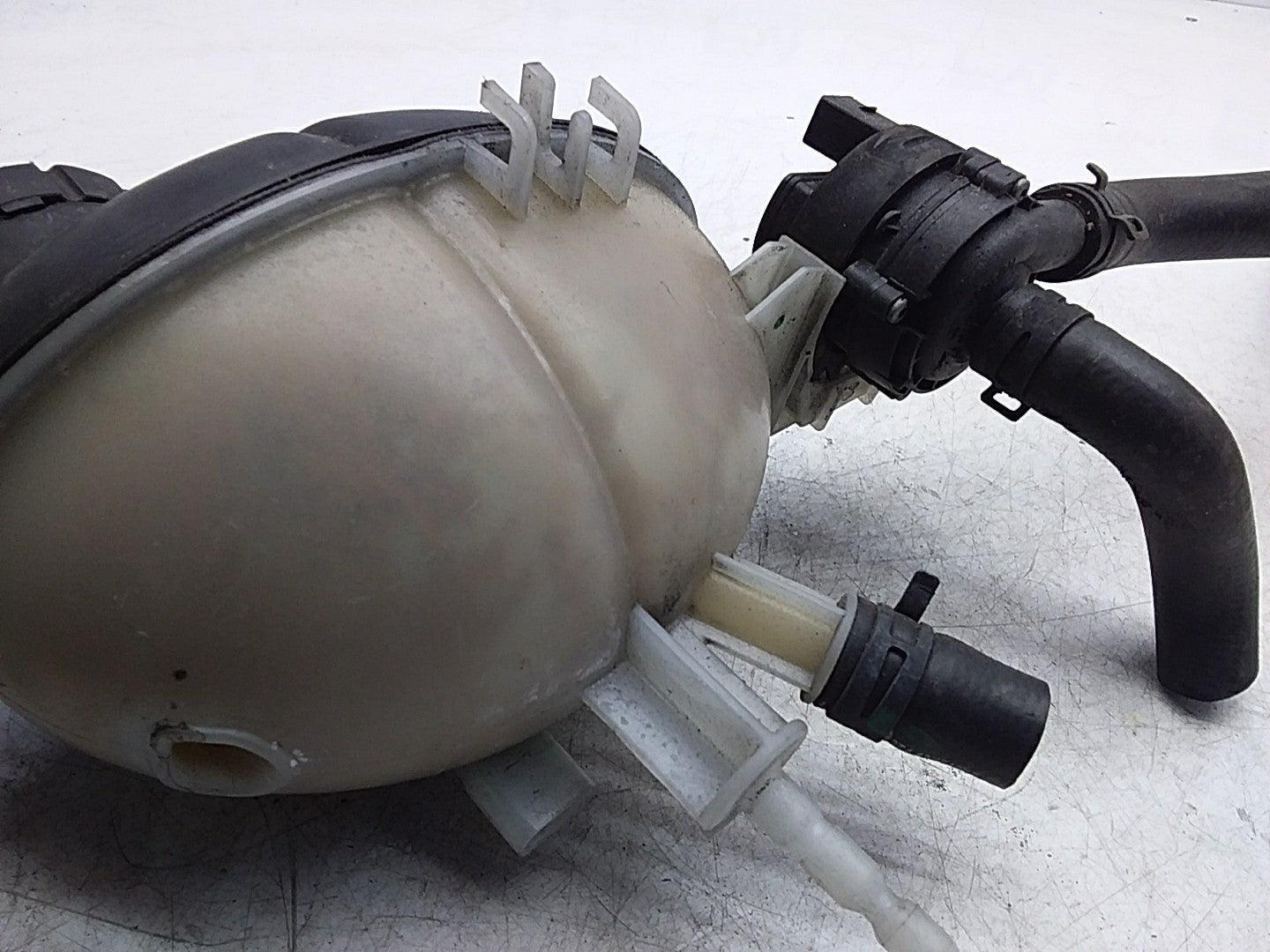 MERCEDES BENZ C-CLASS W204 COOLANT EXPANSION TANK  A2045000549 FMC127