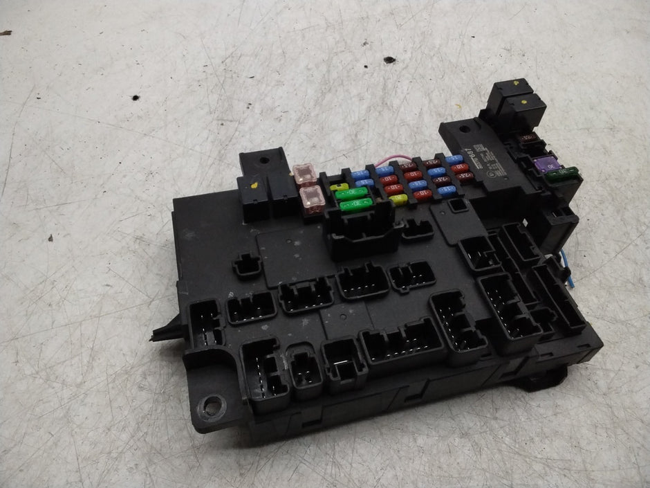 MITSUBISHI OUTLANDER FUSE RELAY  BOX  8637B687  FMF162